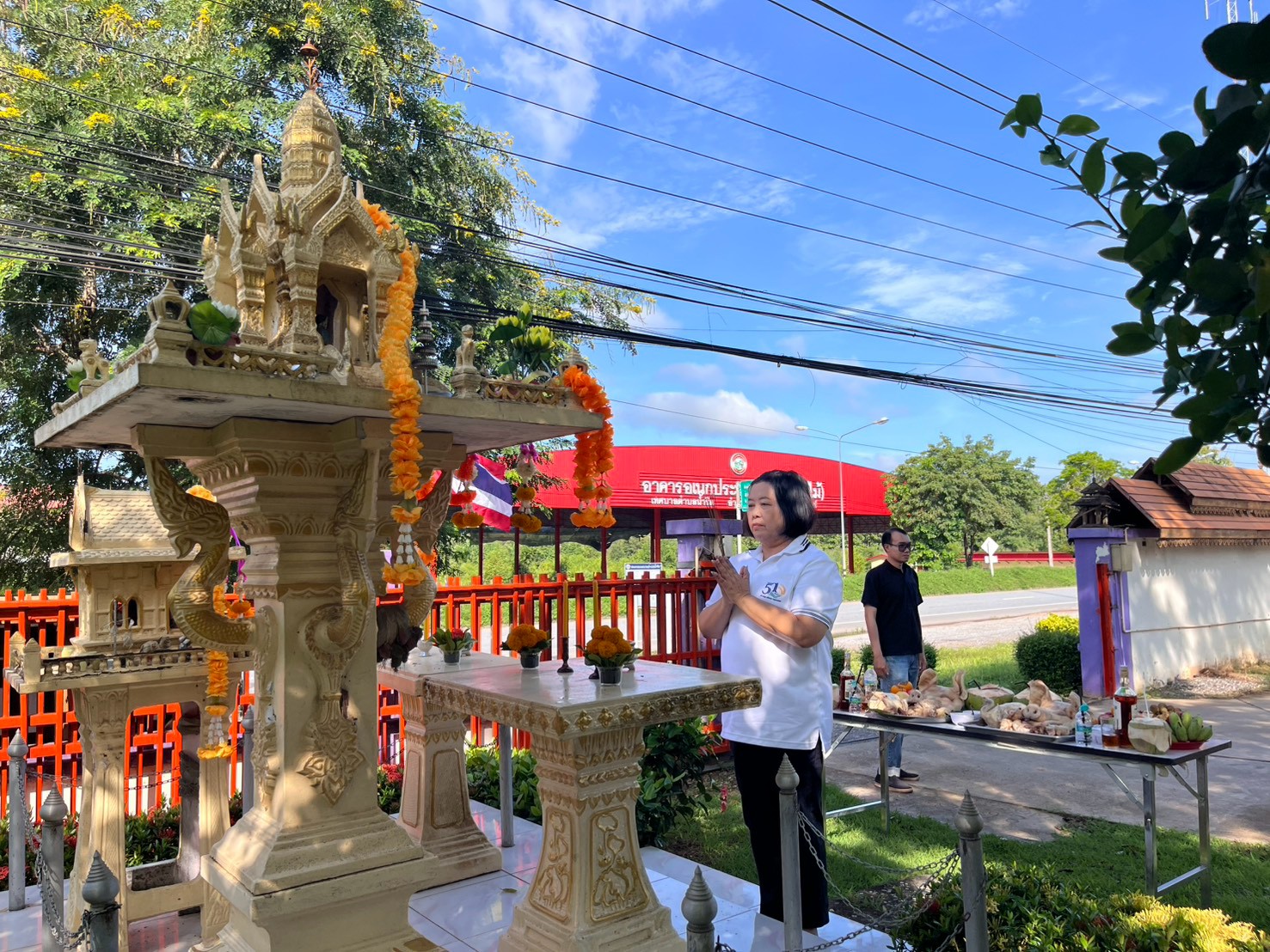 title - ส.ป.ก. อุตรดิตถ์ จัดพิธีไหว้ศาลพระภูมิ ศาลตา-ยาย และศาลเจ้าที่ เพื่อเสริมความเป็นสิริมงคล สร้างขวัญและกำลังใจแก่เจ้าหน้าที่ในการปฏิบัติงาน ประจำปีงบประมาณ พ.ศ. ๒๕๗๐